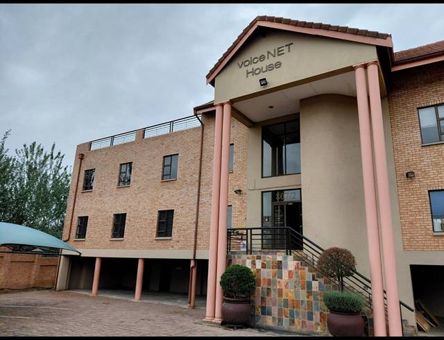 151M² OFFICE TO LET IN FOURWAYS